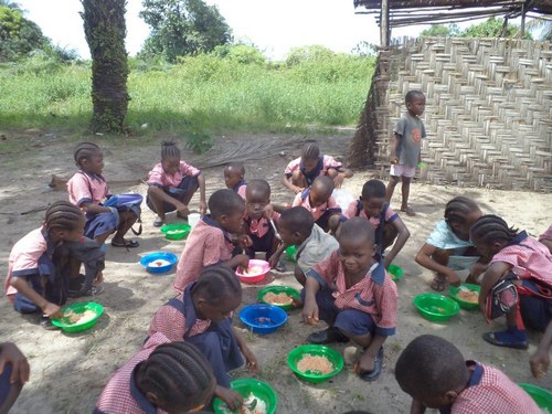 Students eating outside
