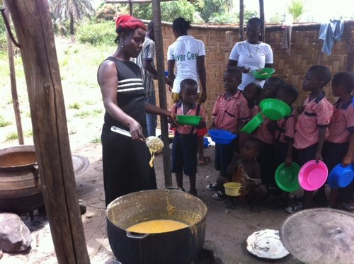 The school’s cook serving the kids with food (photo by Kerstin and Roland)