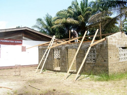 Carpenters roofing the building