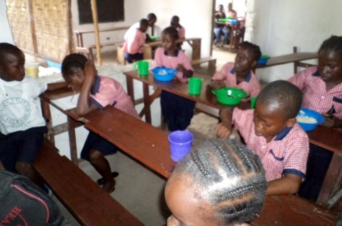 Kids eating during the Country Cook