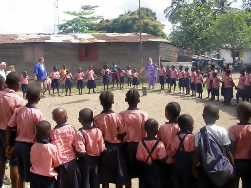 Anders (in blue African shirt) and Lena (in Purple African dress) during one of their visits at the school in 2013